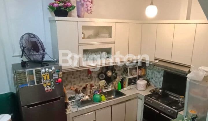 Well-Maintained Pademangan House in a Strategic Location in Pademangan