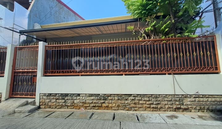 Semi-Furnished House 10x14 with SHM in Pademangan