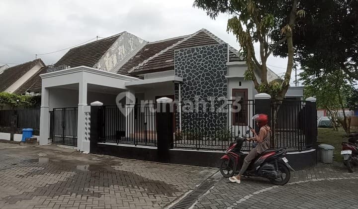 Rumah Cantik Dalam Perum Tajem Lokasi Strategis & Nyaman di Maguwoharjo Depok Sleman