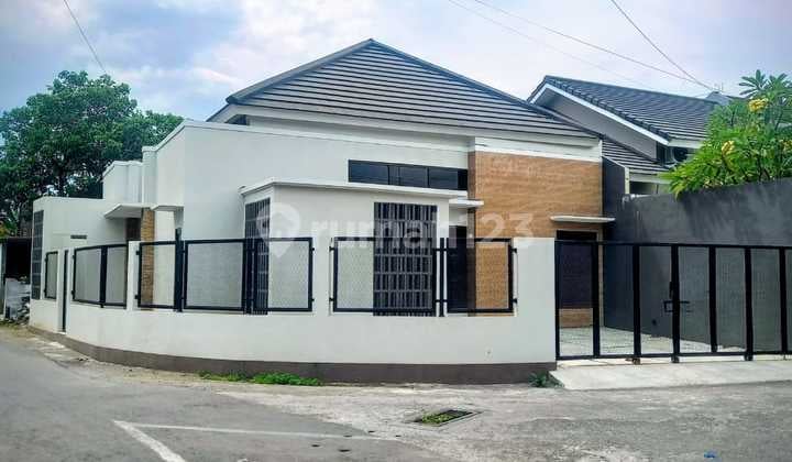 Rumah Baru 450 Meter ke Jalan Godean KM 7