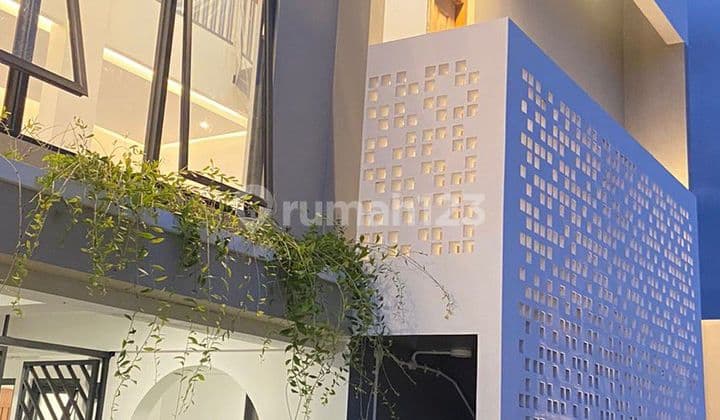 Rumah Cantik Semi Furnish Lokasi Dekat Hotel Hyatt