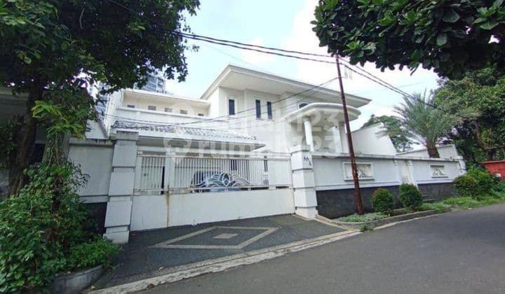 Rumah Mewah strategis di PERMATA HIJAU.
JLN PERMATA BERLIAN.JAKSEL
LT 886 M
CASH ONLY