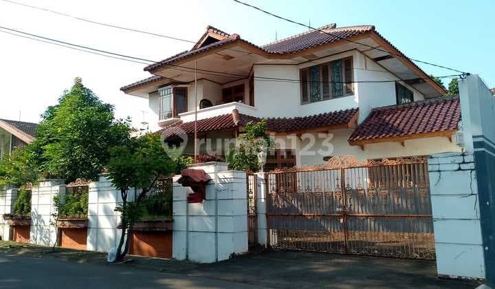 Rumah Asri 2lt Di Jl Garuda Iii Bintaro Sek 1 Jakarta Selatan