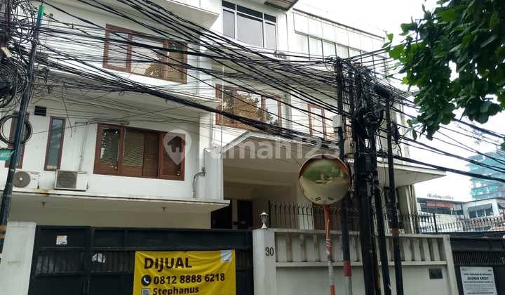 Bangunan Komersil Di Jl Puri Sakti I Cilandak Jakarta Selatan