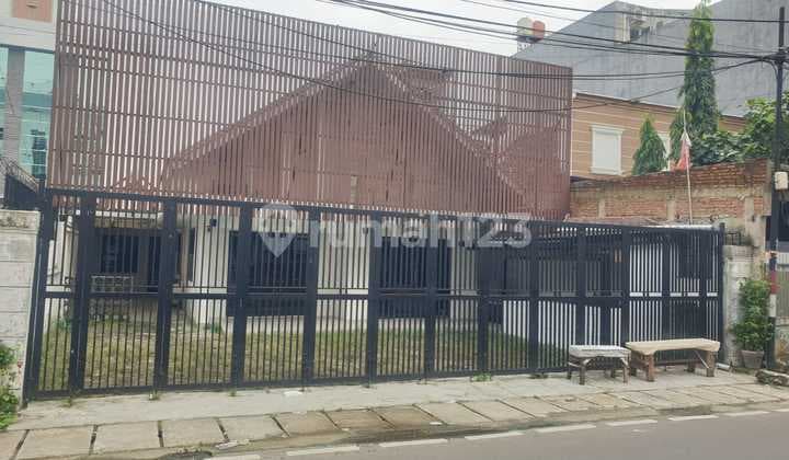 Bangunan Komersil di Jl Raden Saleh Senen Jakarta Pusat