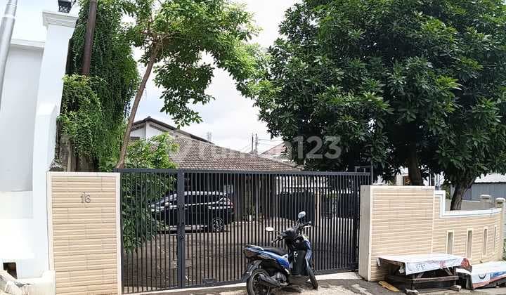 Rumah Lama Asri Hoek Di Jl Mujair Jati Padang Jakarta Selatan