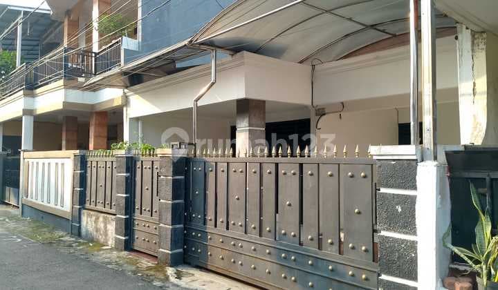 Old House on Jl Pemancingan II Srengseng, West Jakarta