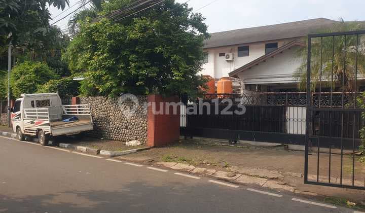 Rumah Hoek di Jl Taman Amir Hamzah Menteng Jakarta Pusat