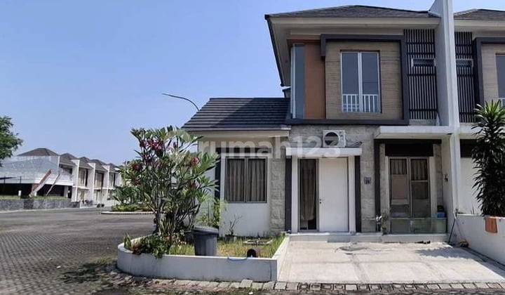 Rumah Dekat Universitas di Gresik