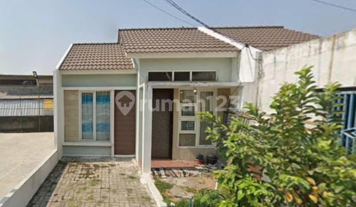 Good and Cheap House Near Shopping Center in Menganti