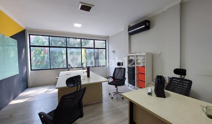 Jual Ruko 3 Lantai Lokasi Strategis di Tebet