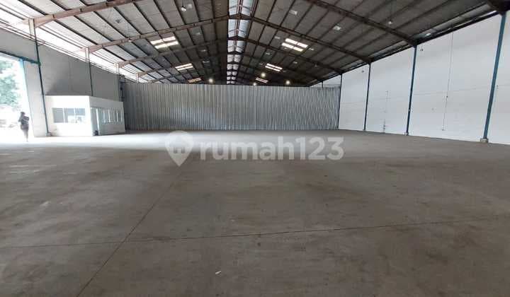 Gudang Dekat Pelabuhan Tanjung Priok, di Pergudangan Mandiri Ancol, Jakarta Utara