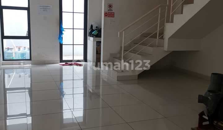 Ruko 3 Lantai Lokasi Ramai dan Strategis di Menteng Metland, Cakung, Jakarta Timur
