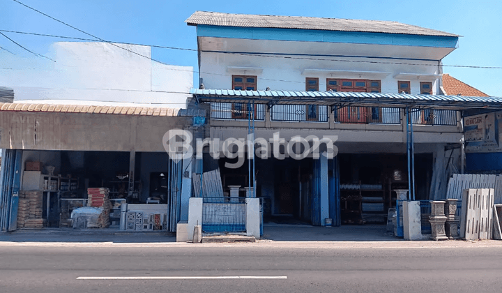 RUMAH DAN TOKO PRAMBON BESERTA ISINYA