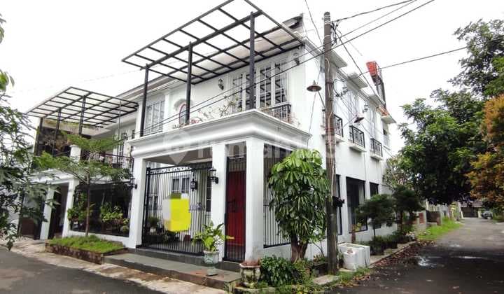 Dijual Rumah Mewah 3 Lantai Di Larangan Indah Tangerang