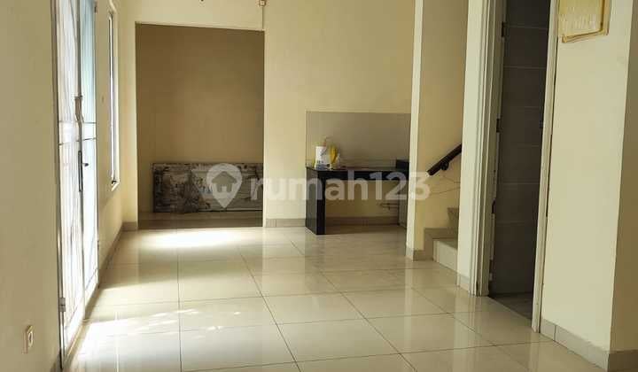 Rumah Posisi Hoek di Cluster Eropa Green Lake City Lokasi Strategis