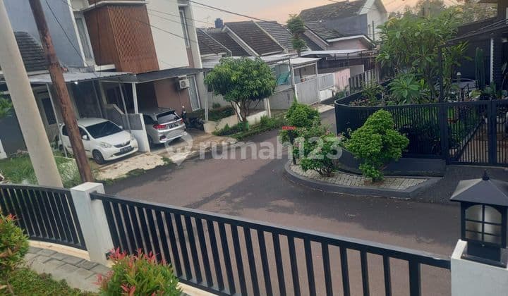 Beautiful Minimalist House In Bella Casa, Depok