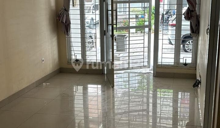 2-Story House 6 Wide Latin American Cluster Green Lake