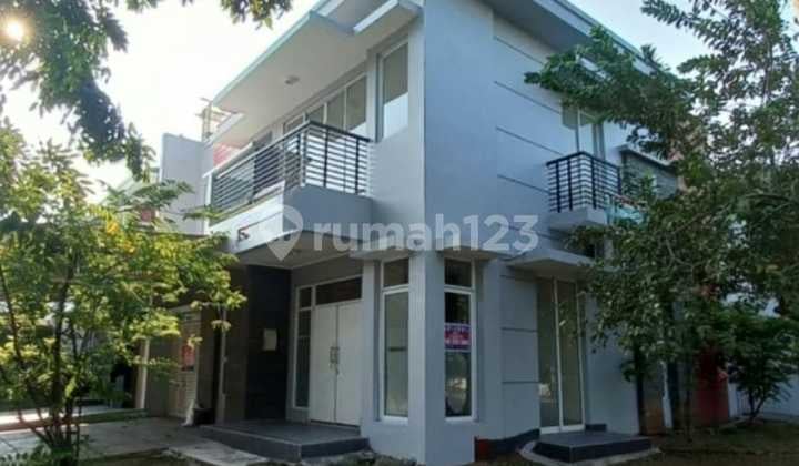 Rumah Hoek Boulevard Amerika Latin Green Lake