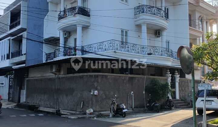 For Sale 3.5-Story House in Sunter Next to Satyanegara Hospital Corner 195m2