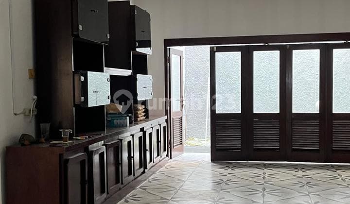 Kayu Putih Tengah Jalan 3 Mobil Semi Furnished