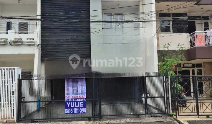 Janur Asri 3 Lantai Siap Huni Brand New Renovasi