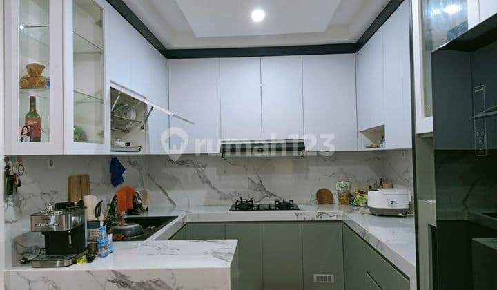 Rumah 2 Lantai Furnished Dekat Bsd City
