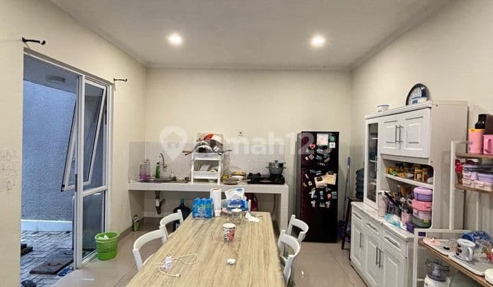 Rumah Dekat Danau di Summarecon Serpong