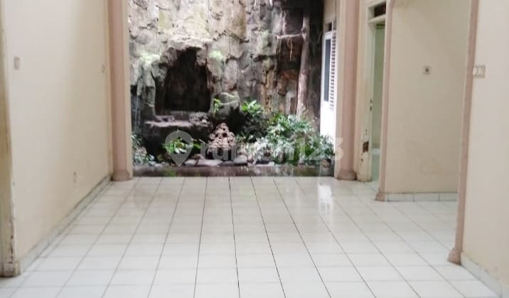 Rumah Dengan Tanah Luas Dekat Summarecon Mall Serpong Dan Sekolah