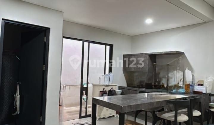 Rumah Furnished Dekat Mall Eastvara Bsd City