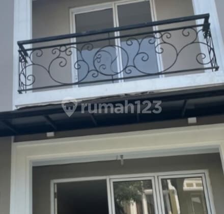 Rumah 2 Lantai Dekat Summarecon Mall Serpong