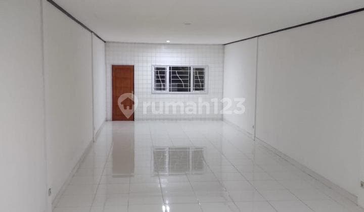 Dijual Ruko Strategis Jalan Raya di Jl Pangeran Jayakarta Jakarta Pusat