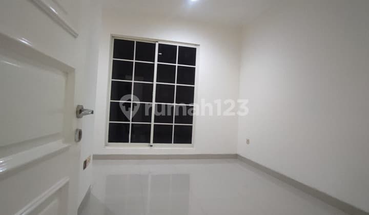 For Rent House 4X15 West Europe Green Lake City
