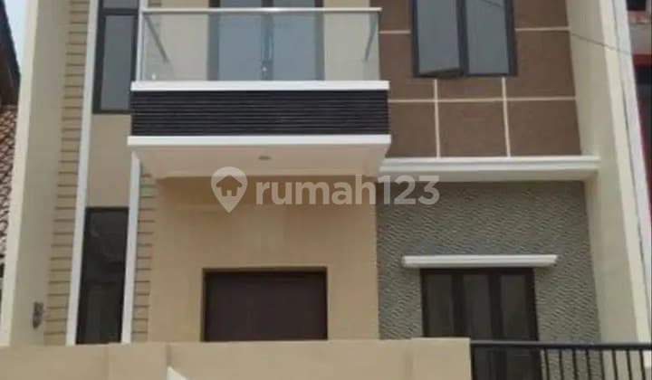 Rumah Modern 2 Lantai di Metland Puri