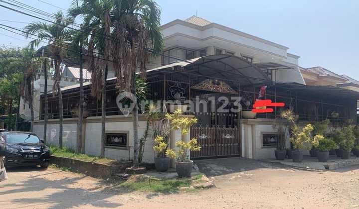 For Sale Large Hook House in Taman Palem Lestari, West Jakarta