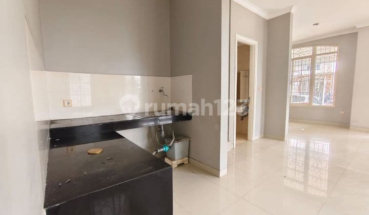 Disewakan Rumah 2 Lantai Green Lake City Cluster West Europe