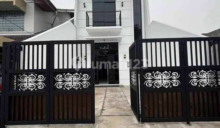 Rumah Klasik Eropa Rasa Istana di Cinere Mungil, Mewah, dan Megah