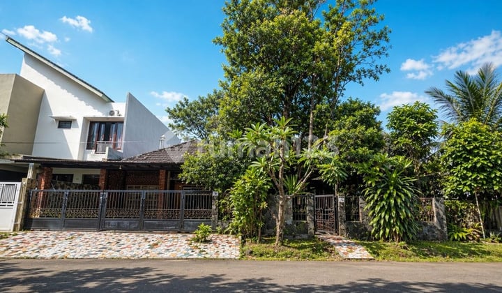 Rumah Hook Dalam Komplek Cinere Asri dan Sangat Terawat
