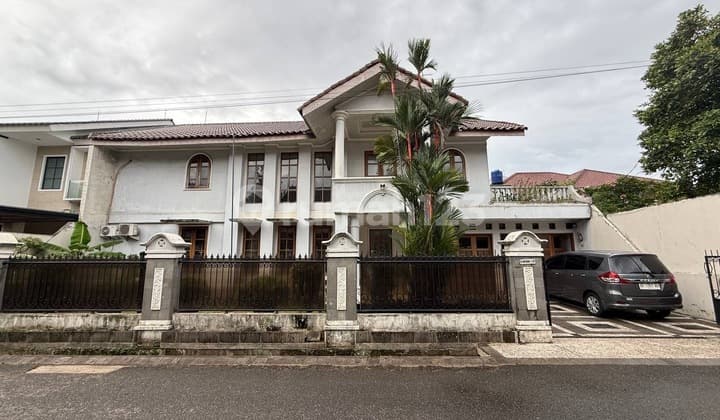Rumah Secondary yang Sangat Terawat Asri Bintaro Jakarta Selatan
