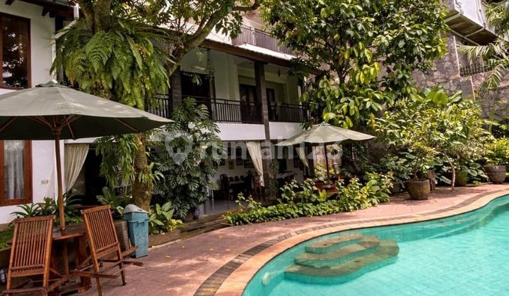 Rumah Cilandak Timur Mewah dengan Nuansa Rumah Tropis Modern
