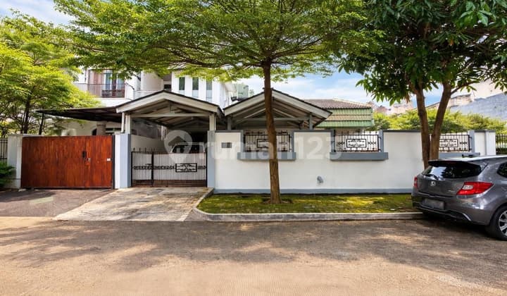 Rumah Luas Nempel Tol Dalam Komplek One Gate System