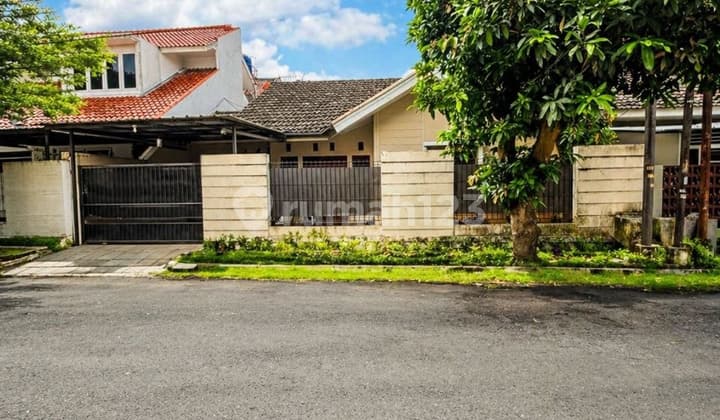 Cinere Minimalist House, Only 5 Minutes to the Toll Road