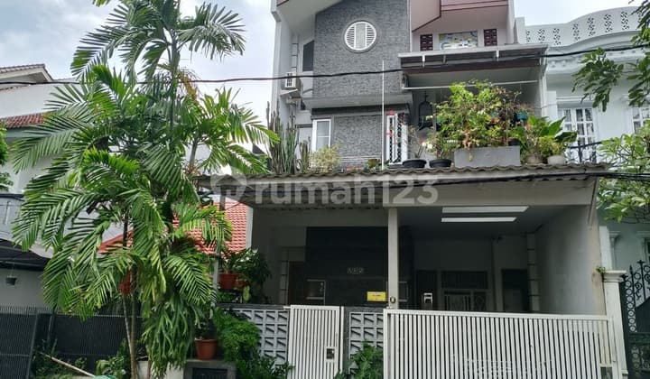 Dijual Rumah 3 1/2 LT di Bona Indah Lokasi Strategis