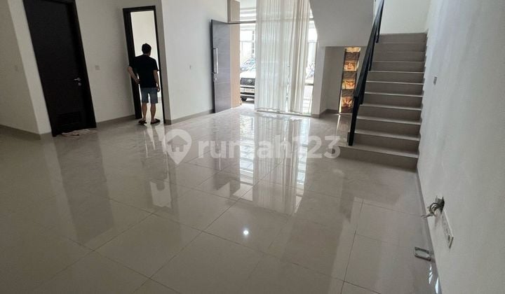Langka! Disewakan rumah pik2 8x15 clubhouse cluster danau
