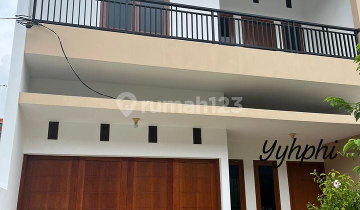 Rumah 2 Lantai Bagus Sertifikat Hak Milik di Harapan Indah, Bekasi