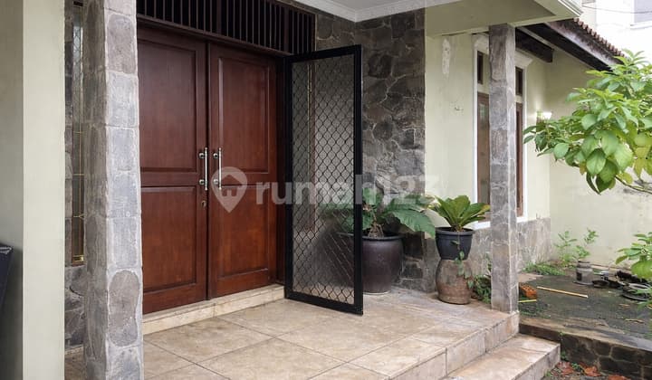 Rumah Hook Lokasi Strategis di Taman Buaran 1