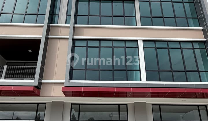 Lokasi Ramai Ruko Crystal 3.5 Lantai Hadap Jalan Utama di di Summarecon Bekasi di Summarecon Bekasi
