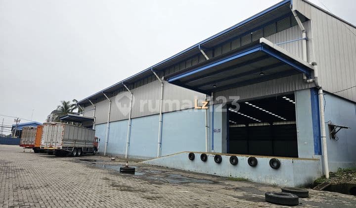Gudang Loading Dock Strategis Akses Container Di Dekat Sultan Agung Bekasi.