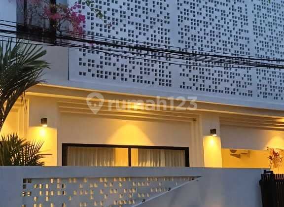 Villa Megah dengan Konsep Balinese berlokasi di Kerobokan