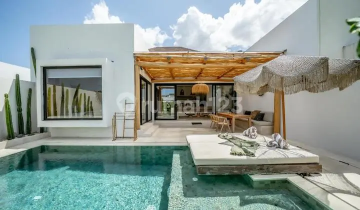 Modern Tropical Villa Located in Tumbak Bayuh